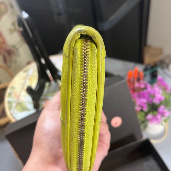 Bottega Veneta Intrecciato Zip-Around LimeGreen Woven Leather Wallet - Picture 4 of 10